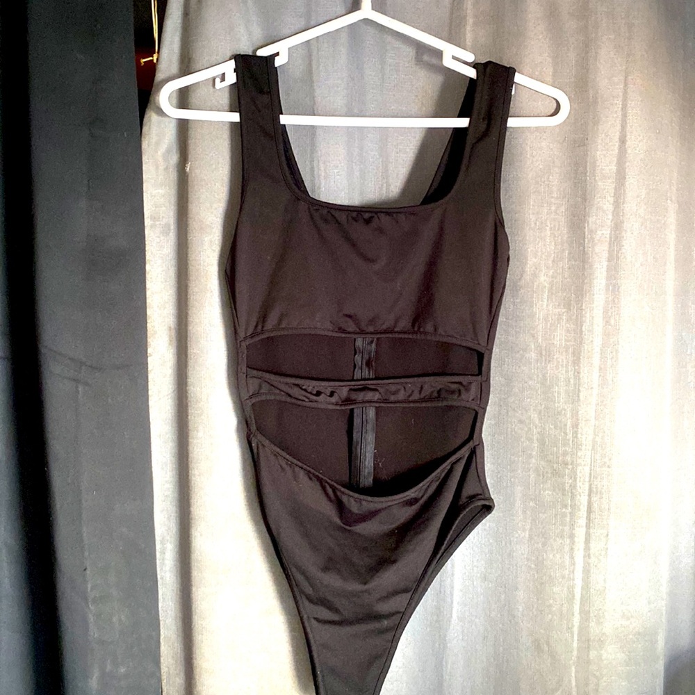 NEW WITHOUT TAGS. NEVER WORN. SPANDEX BODYSUIT.